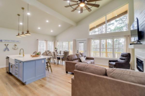 Waterfront Retreat on Greers Ferry Lake with Hot Tub